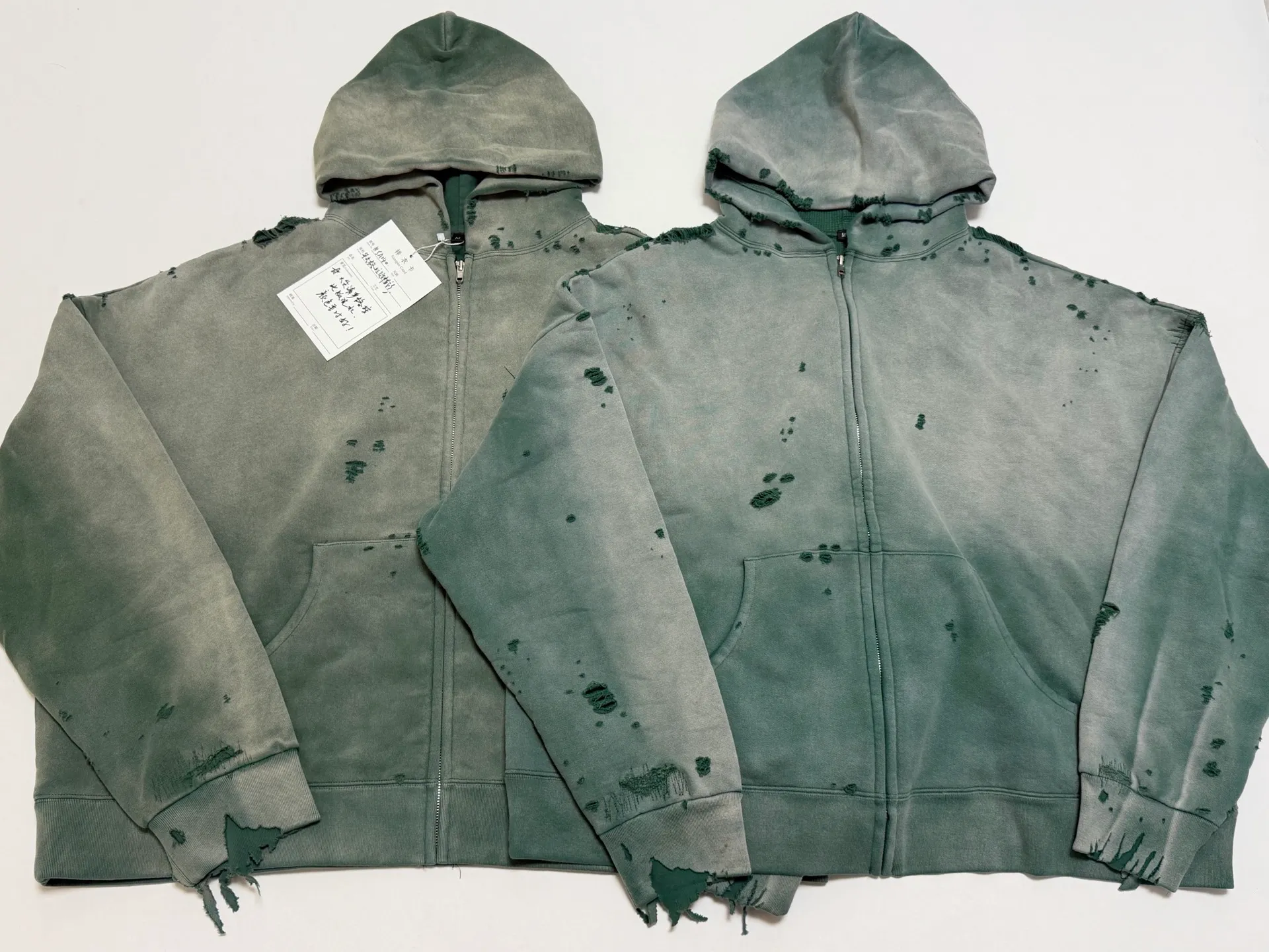 Preliminary prototype (the color will be adjusted for large quantities) SAINT Mxxxxxx DBL FACE ZIP UP HOODIE/GREEN Double-layer destroyed waffle zipper jacket, washed green S-XL, a style that has been used in the summer. After constant and detailed polishing, it is finally shipped. The finished product is simply a work of art. Super heavy washing and distressing. Multiple horse water fading. Excessive hand-made wormhole destruction processing. Deconstruction and reconstruction embroidery technology. Customized zipper with LOGO. The color details of the zipper webbing are also correct. The original grade fruit main label and the washing water label are top purchasing grade. The lining is covered with a layer of waffle fabric, which makes the overall texture stronger and increases the comfort and warmth of wearing.